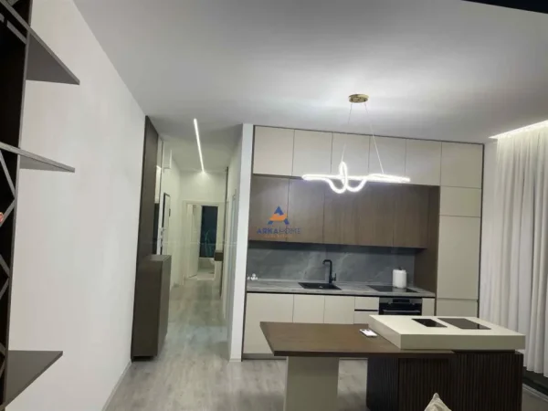 Tirane, jepet me qera apartament 2+1+Ballkon Kati 1, 108 m² 850 € (ZONA DOGANA)