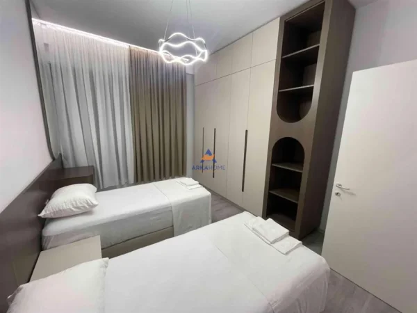 Tirane, jepet me qera apartament 2+1+Ballkon Kati 1, 108 m² 850 € (ZONA DOGANA)