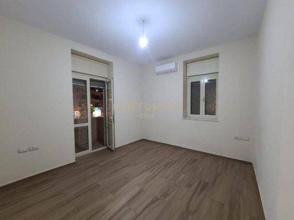 Tirane, jepet me qera ambjent biznesi Kati 1, 75 m² 1.000 € (Bulevardi Zogu I)