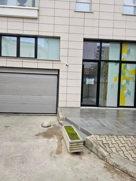 Tirane, jepet me qera nga Pronari, pa-komision dyqan Kati 0, 15 m² 25.000 € (Rruga e Dibres)