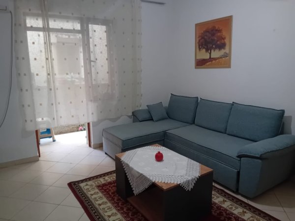 Tirane, jepet me qera apartament 1+1 Kati 1, 70 m² 420 € (5 maji)