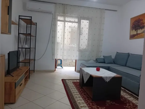 Tirane, jepet me qera apartament 1+1 Kati 1, 70 m² 420 € (5 maji)