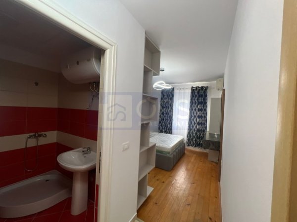 Tirane, jepet me qera apartament 2+1+Aneks+Ballkon Kati 3, 102 m² 500 € (Fresk , Tek shkolla.)