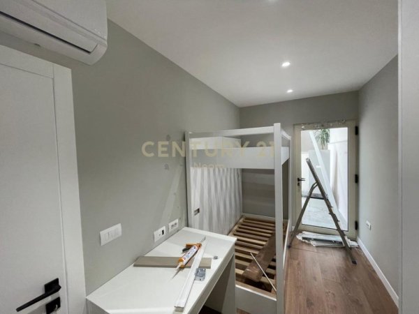 Tirane, jepet me qera apartament 2+1+Ballkon Kati 1, 77 m² 700 € (Neom121975)