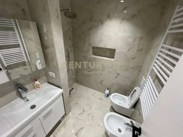 Tirane, jepet me qera apartament 2+1+Ballkon Kati 1, 77 m² 700 € (Neom121975)