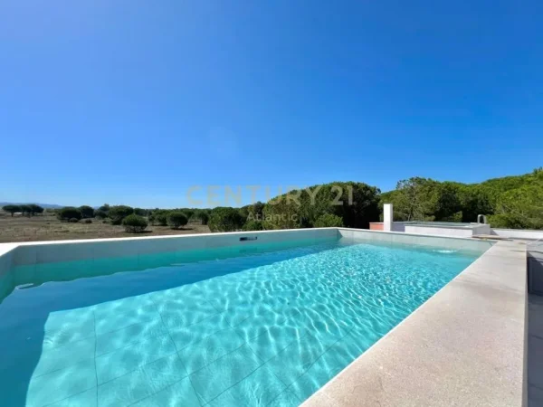 Durres, shitet Vile 4+1 Kati 3, 450 m² 500.000 € (Gjiri i Lalezit)