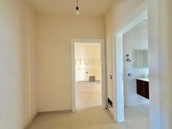 Durres, shitet Vile 4+1 Kati 3, 450 m² 500.000 € (Gjiri i Lalezit)