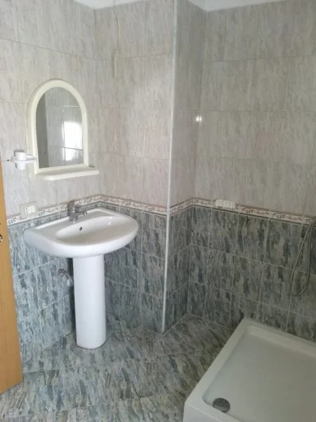 jepet me qera apartament Kati 6, 58 m² 520 € (qsut)