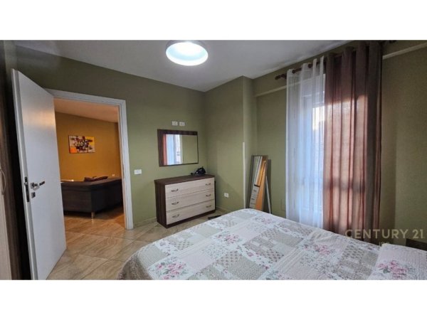 Tirane, jepet me qera apartament 2+1 Kati 8, 105 m² 800 € (21Dhjetori)