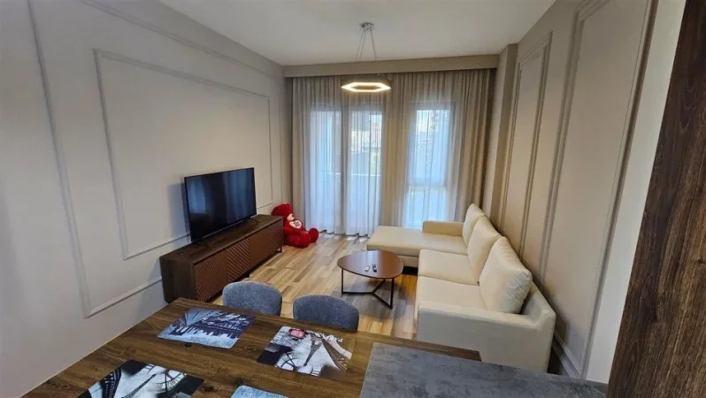 Tirane, jepet me qera apartament 1+1 Kati 5, 65 m² 700 € (Square 21)
