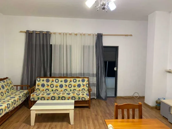 Tirane, jepet me qera apartament 1+1 Kati 1, 70 m² 250 € (kamez)