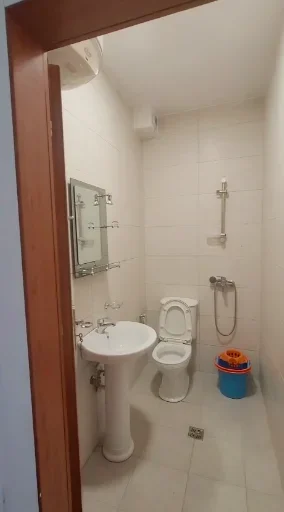 Tirane, jepet me qera garsonier 1+1 Kati 1, 61 m² 400 € (brryli)