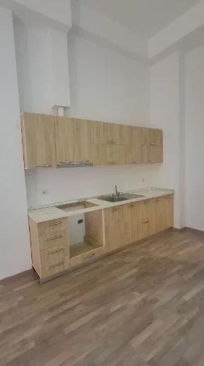 Tirane, jepet me qera garsonier 1+1 Kati 1, 61 m² 400 € (brryli)