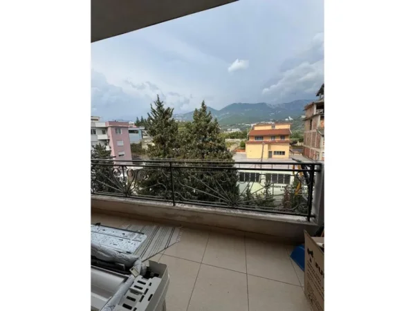 Tirane, shitet apartament 2+1+Ballkon Kati 3, 144.000 € 