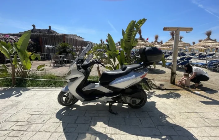 Tirane, shes motor Malaguti madison , gri metalizato 30.000 km 900 €