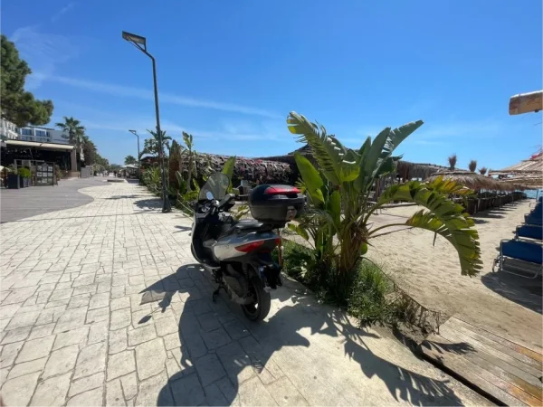 Tirane, shes motor Malaguti madison , gri metalizato 30.000 km 900 €