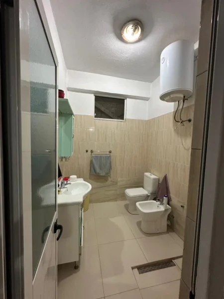 Tirane, jepet me qera shtepi 2+1 Kati 2, 350 € (Shkolla Murat Toptani)