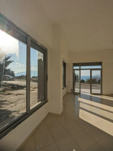 Vlore, shitet ambjent biznesi Kati 0, 58 m² 95.000 €