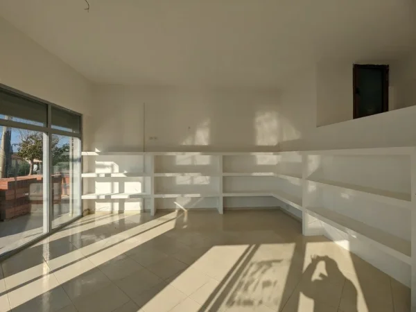 Vlore, shitet ambjent biznesi Kati 0, 58 m² 95.000 €