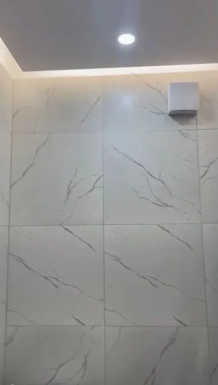 Tirane, jepet me qera apartament 1+1+Ballkon Kati 2, 70 m² 1.000 € (Rruga e Kosovareve)