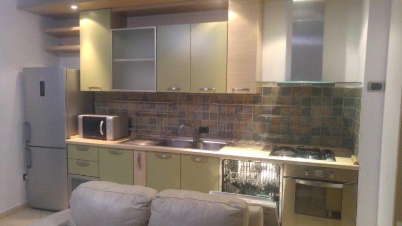 Tirane, jap me qera apartament 2+1+Ballkon Kati 4, 120 m² (Rruga Ferit Xhajko, prane ish Restorant Durresi)