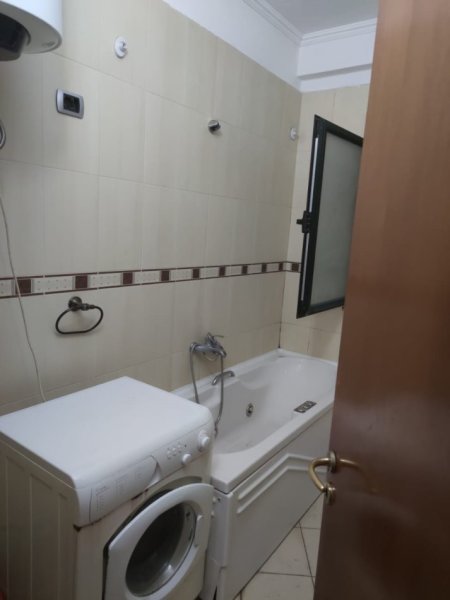 Tirane, jap me qera apartament 2+1+Ballkon Kati 4, 120 m² (Rruga Ferit Xhajko, prane ish Restorant Durresi)
