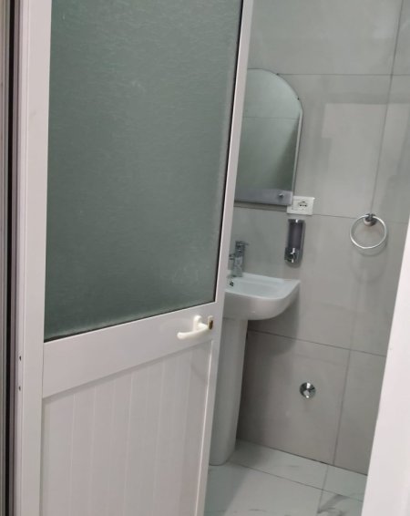 Tirane, jepet me qera apartament 2+1+Ballkon Kati 6, 80 m² 700 € (Mbrapa Poliklinikes nr 9, tek 21 Dhjetor)