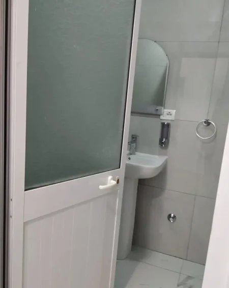 Tirane, jepet me qera apartament 2+1+Ballkon Kati 6, 80 m² 700 € (Mbrapa Poliklinikes nr.9, Tek 21 Dhjetori)