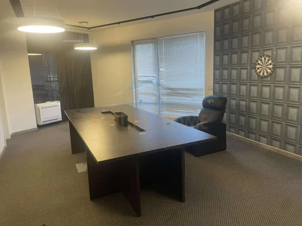 Tirane, jepet me qera ambjent biznesi , 288 m² 2.300 € (KOMPLEKSI TURDIU)