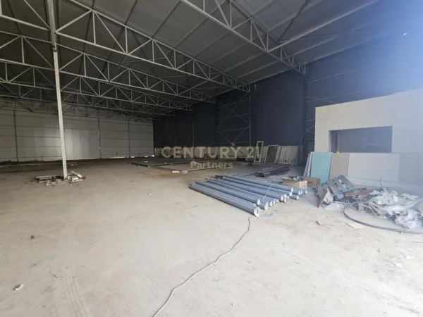 Tirane, jepet me qera magazine Kati 0, 1.000 m² 3.500 € (Kashar)