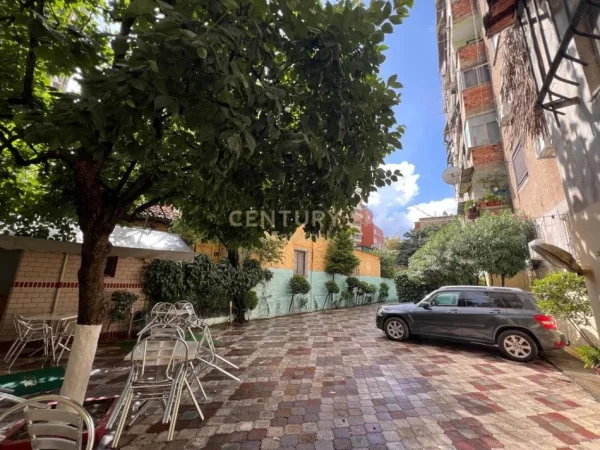 Tirane, jepet me qera ambjent biznesi Kati 0, 366 m² 3.500 € (Myslym Shyri)