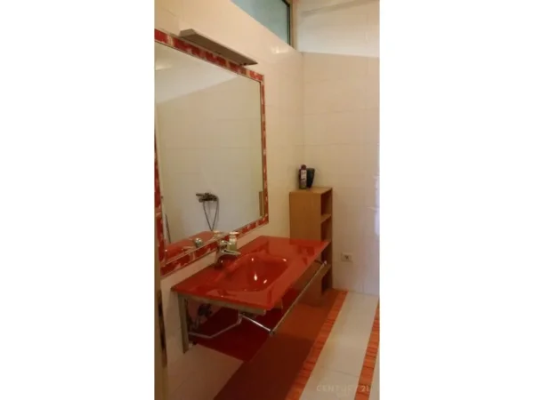 Tirane, jepet me qera zyre Kati 4, 135 m² 1.800 € (Garda)