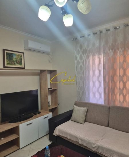 Tirane, jepet me qera apartament 1+1 Kati 1, 80 m² 450 € (RRUGA 5 MAJI)