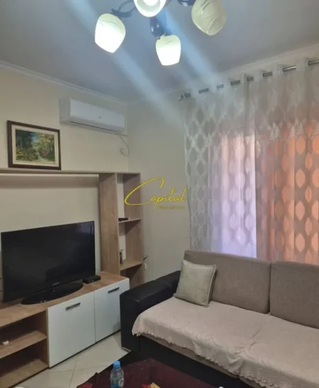 Tirane, jepet me qera apartament 1+1 Kati 1, 80 m² 450 € (RRUGA 5 MAJI)