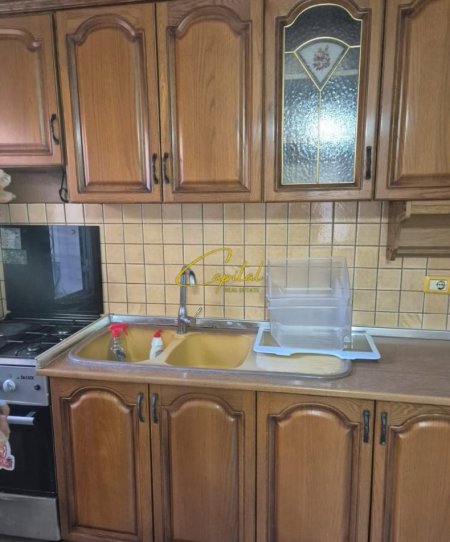 Tirane, jepet me qera apartament 1+1 Kati 1, 80 m² 450 € (RRUGA 5 MAJI)