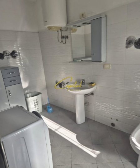 Tirane, jepet me qera apartament 1+1 Kati 1, 80 m² 450 € (RRUGA 5 MAJI)