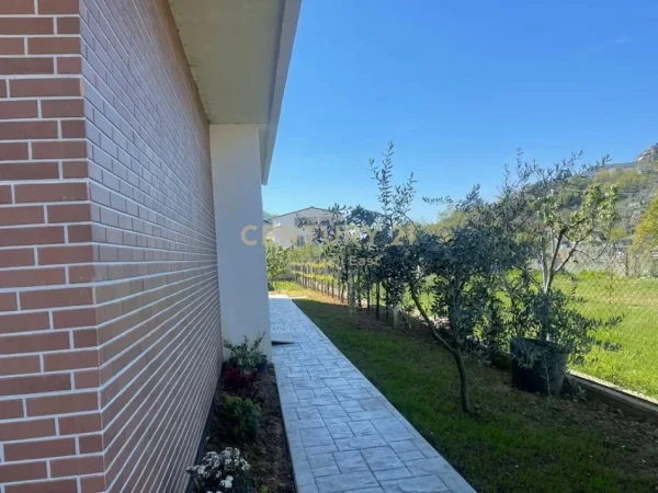 Tirane, jepet me qera Vile Kati 2, 400 m² 3.500 € (Teg)