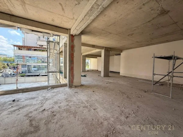 Tirane, jepet me qera ambjent biznesi Kati 1, 263 m² 4.700 € (Zogu Zi)