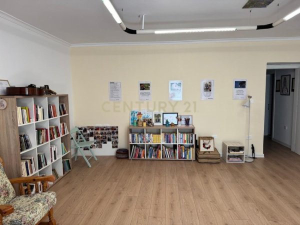 Tirane, jepet me qera zyre Kati 0, 75 m² 550 € (Bllok)