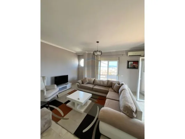 Durres, jepet me qera apartament 2+1+Ballkon Kati 9, 110 m² 600 € (Gjykata , Durres)