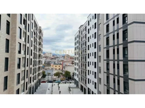 Tirane, jepet me qera ambjent biznesi Kati 0, 238 m² 1.500 € (Rezidenca Erli)