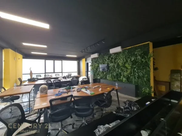 Tirane, jepet me qera ambjent biznesi Kati 2, 400 m² 4.000 € (Astir)