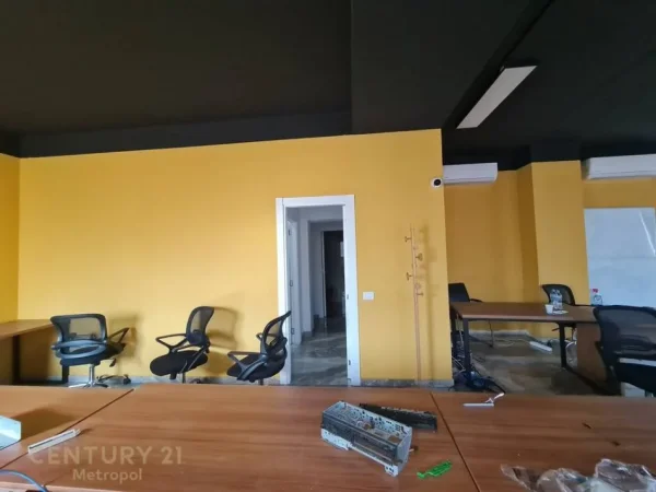 Tirane, jepet me qera ambjent biznesi Kati 2, 400 m² 4.000 € (Astir)