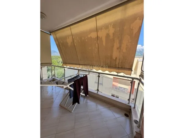 Tirane, jepet me qera apartament 2+1+Ballkon Kati 4, 120 m² 400 € 