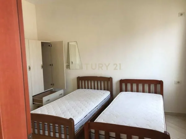 Tirane, jepet me qera apartament 3+1 Kati 3, 120 m² 430 € 