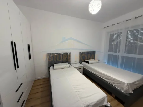 Tirane, jepet me qera apartament 2+1+Ballkon Kati 2, 97 m² 1.000 € (Shkolla e Kuqe, Tirane)