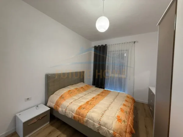 Tirane, jepet me qera apartament 2+1+Ballkon Kati 2, 97 m² 1.000 € (Shkolla e Kuqe, Tirane)