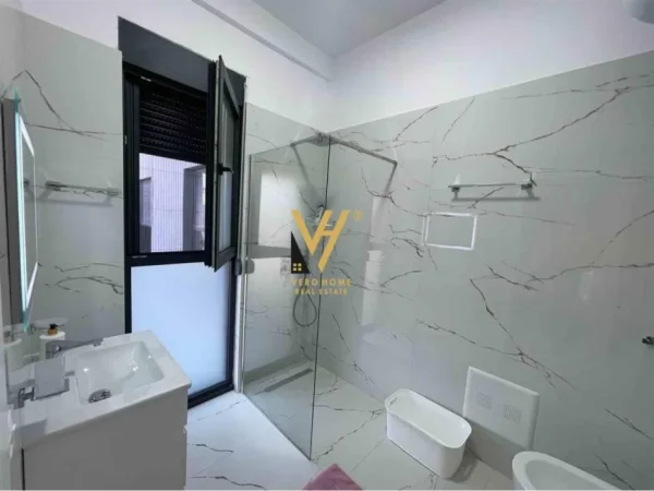 Tirane, jepet me qera apartament 2+1+Ballkon Kati 2, 105 m² 800 € (SELITE)