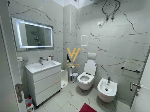 Tirane, jepet me qera apartament 2+1+Ballkon Kati 2, 105 m² 800 € (SELITE)