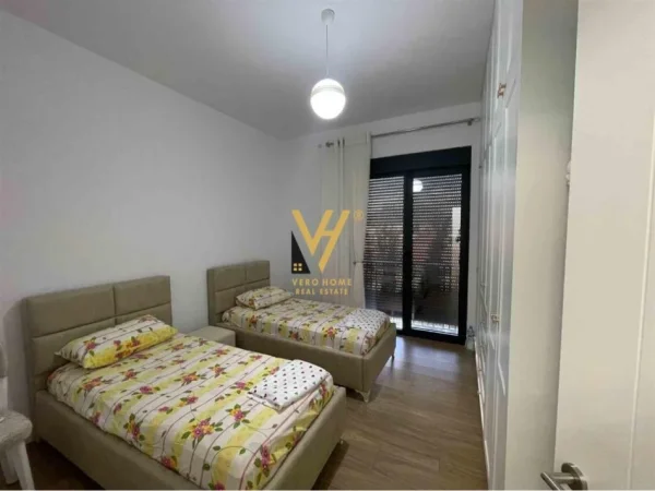 Tirane, jepet me qera apartament 2+1+Ballkon Kati 2, 105 m² 800 € (SELITE)